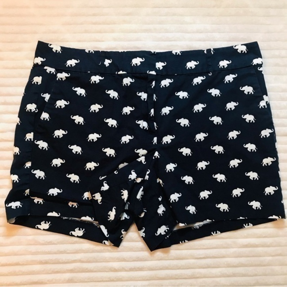 Ann Taylor Navy Blue White Elephant Print chino Shorts Women’s size 12 31 Large